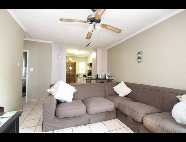 2 BEDROOM TOWNHOUSE FOR SALE IN THATCHFIELD